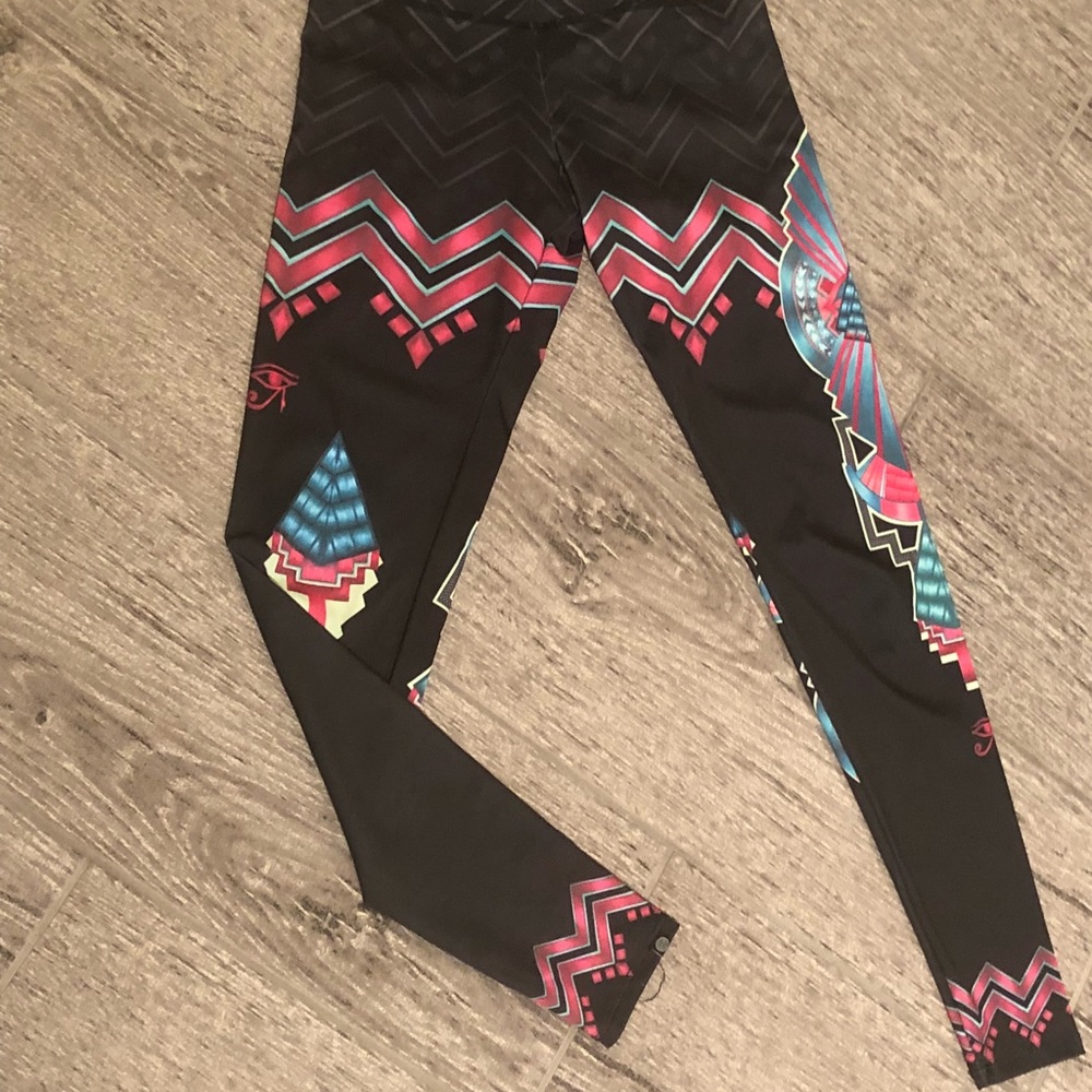 Onzie XS tribal print leggings